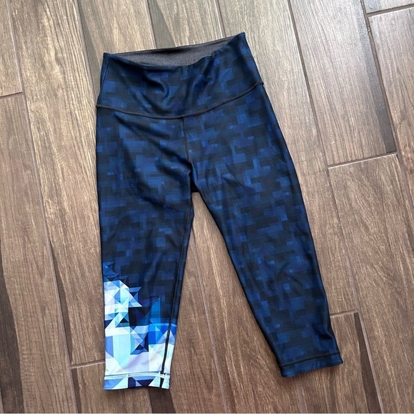 Peloton x WITH Pyramid Color High Waist Crop Capri Leggings in Blue Sz L - Picture 2 of 8